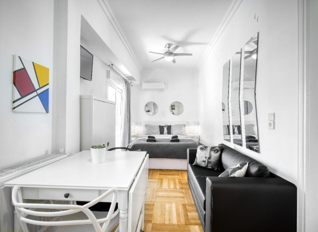 The Cactus Apartment With Large Sunny Balcony เอเธนส์ ภายนอก รูปภาพ