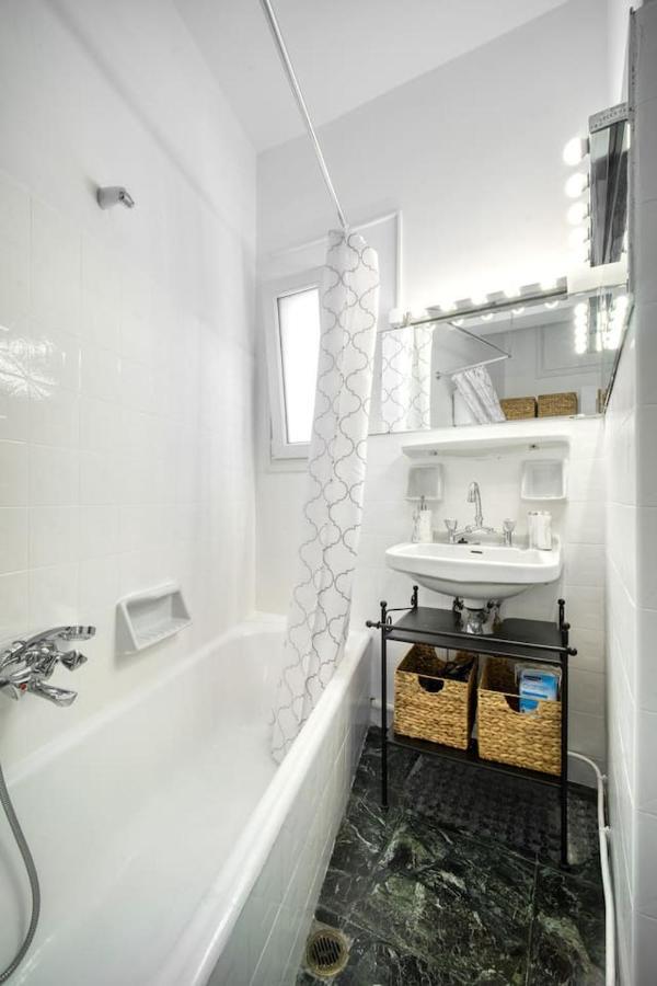 The Cactus Apartment With Large Sunny Balcony เอเธนส์ ภายนอก รูปภาพ